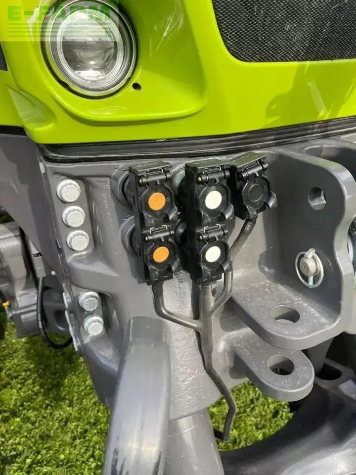 Tracteur agricole CLAAS axion 930