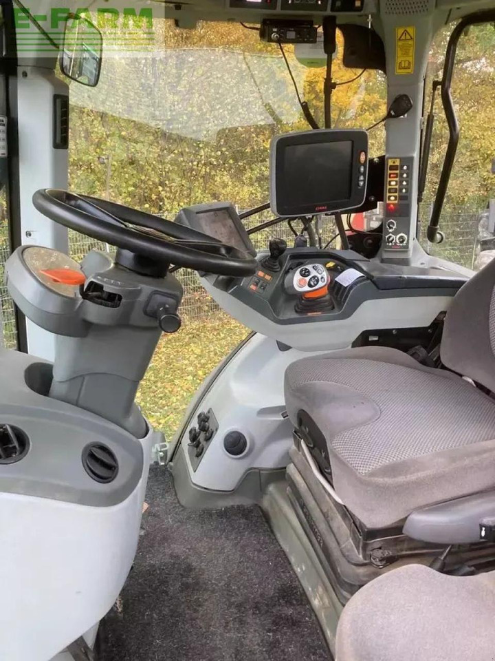 Tracteur agricole CLAAS axion 930