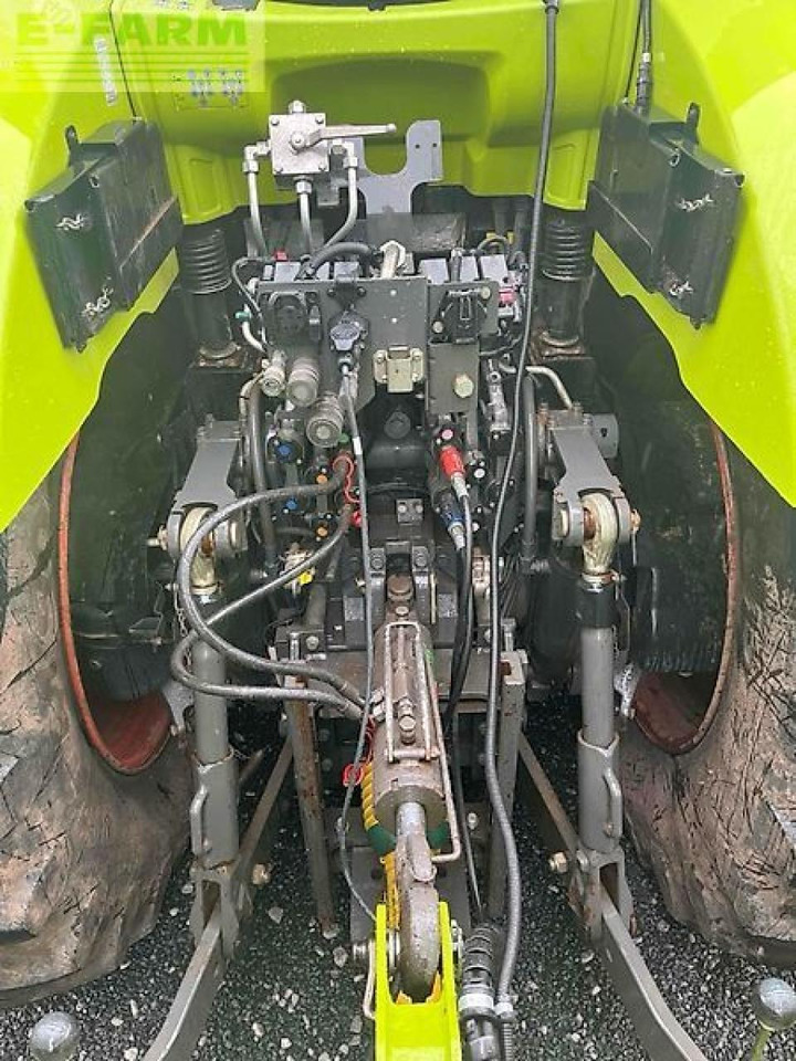 Tracteur agricole CLAAS axion 930