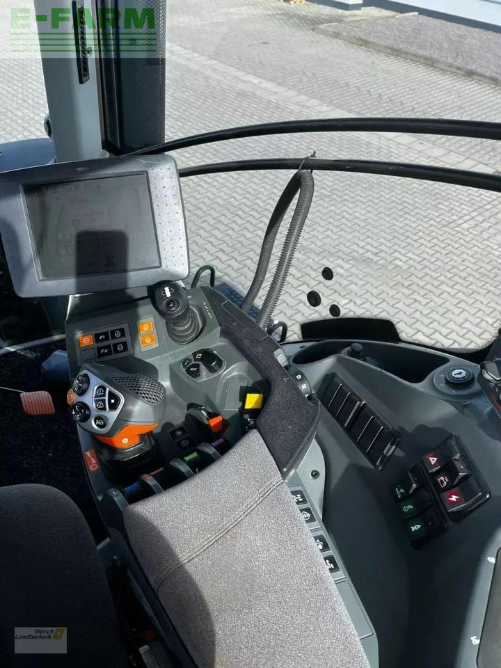 Tracteur agricole CLAAS axion 940