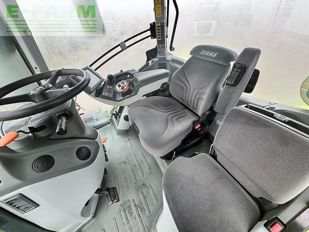 Tracteur agricole CLAAS axion 940