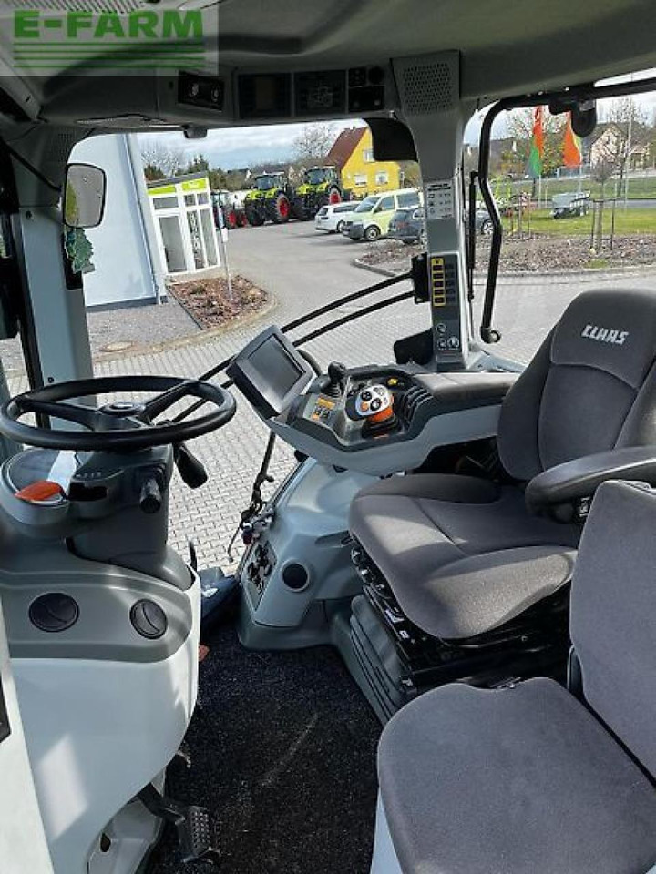 Tracteur agricole CLAAS axion 940