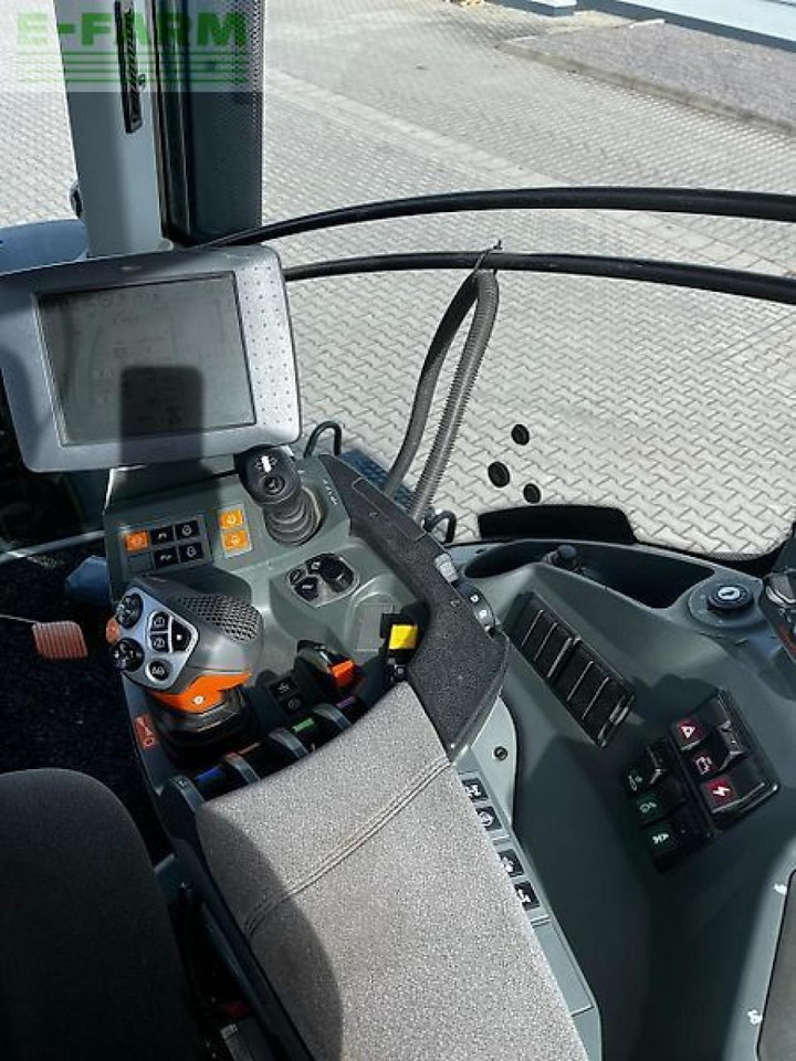 Tracteur agricole CLAAS axion 940