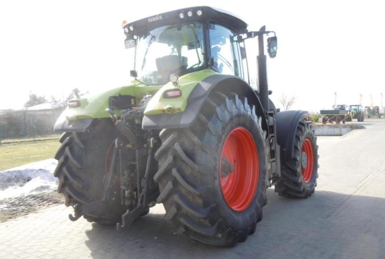 Tracteur agricole CLAAS axion 940