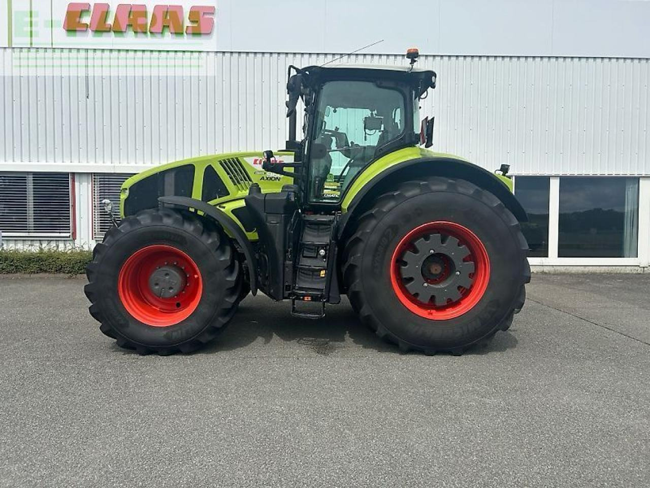 Tracteur agricole CLAAS axion 960