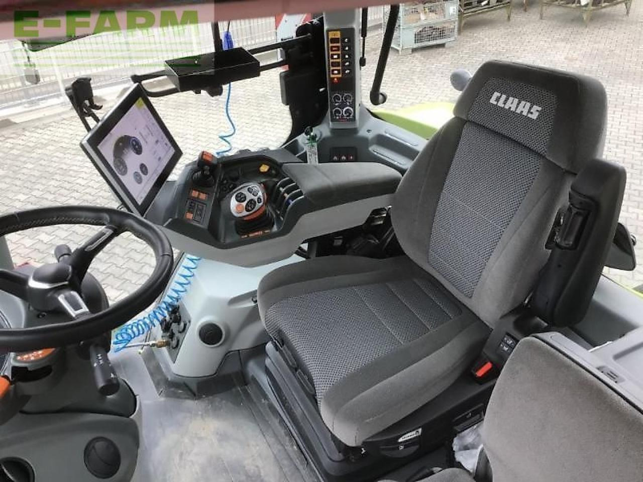 Tracteur agricole CLAAS axion 960 terra trac v