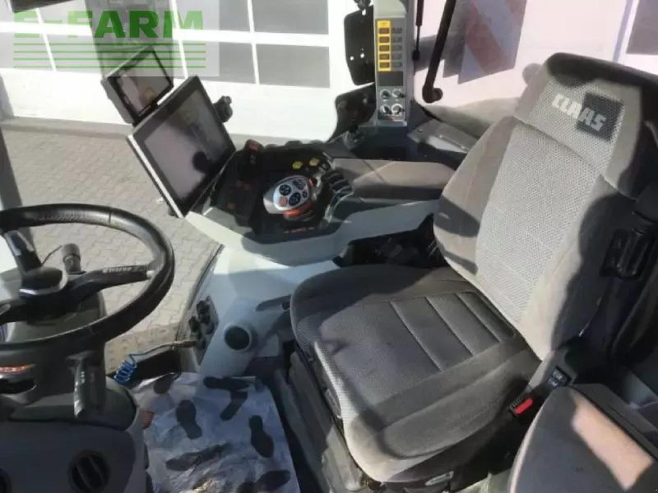 Tracteur agricole CLAAS axion 960 terra trac v