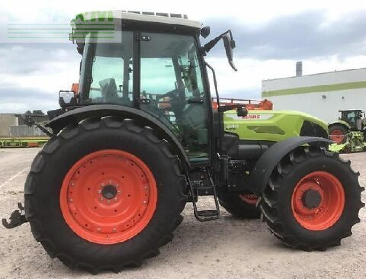 Tracteur agricole CLAAS axos 240