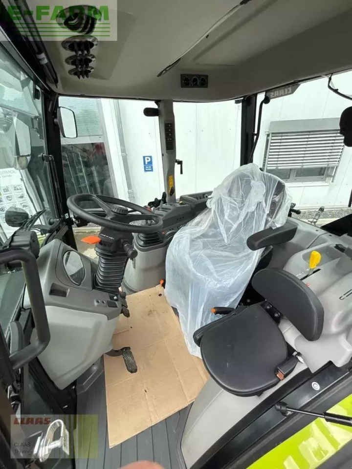 Tracteur agricole CLAAS axos 240