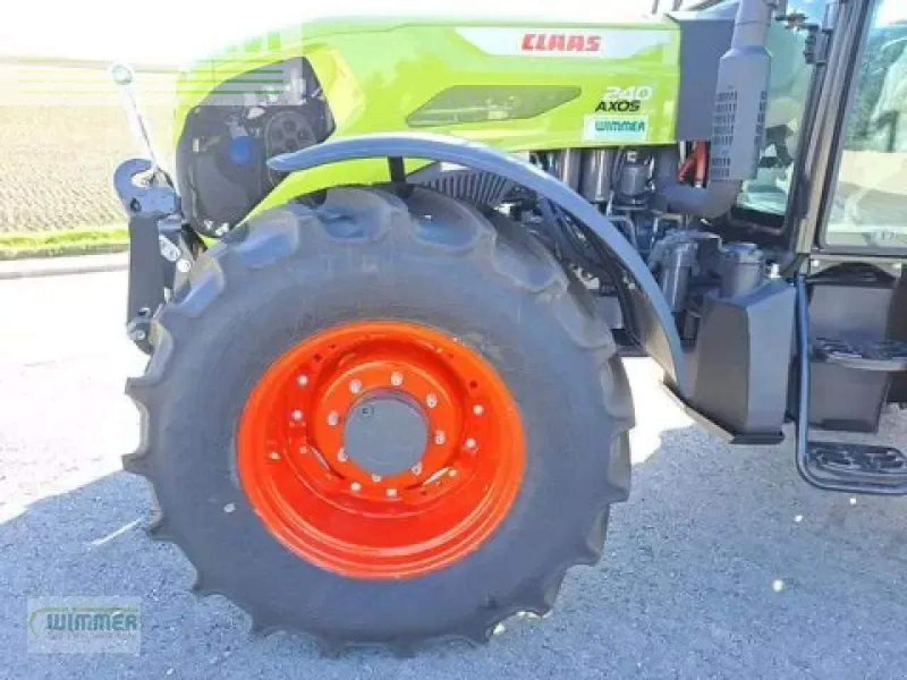 Tracteur agricole CLAAS axos 240