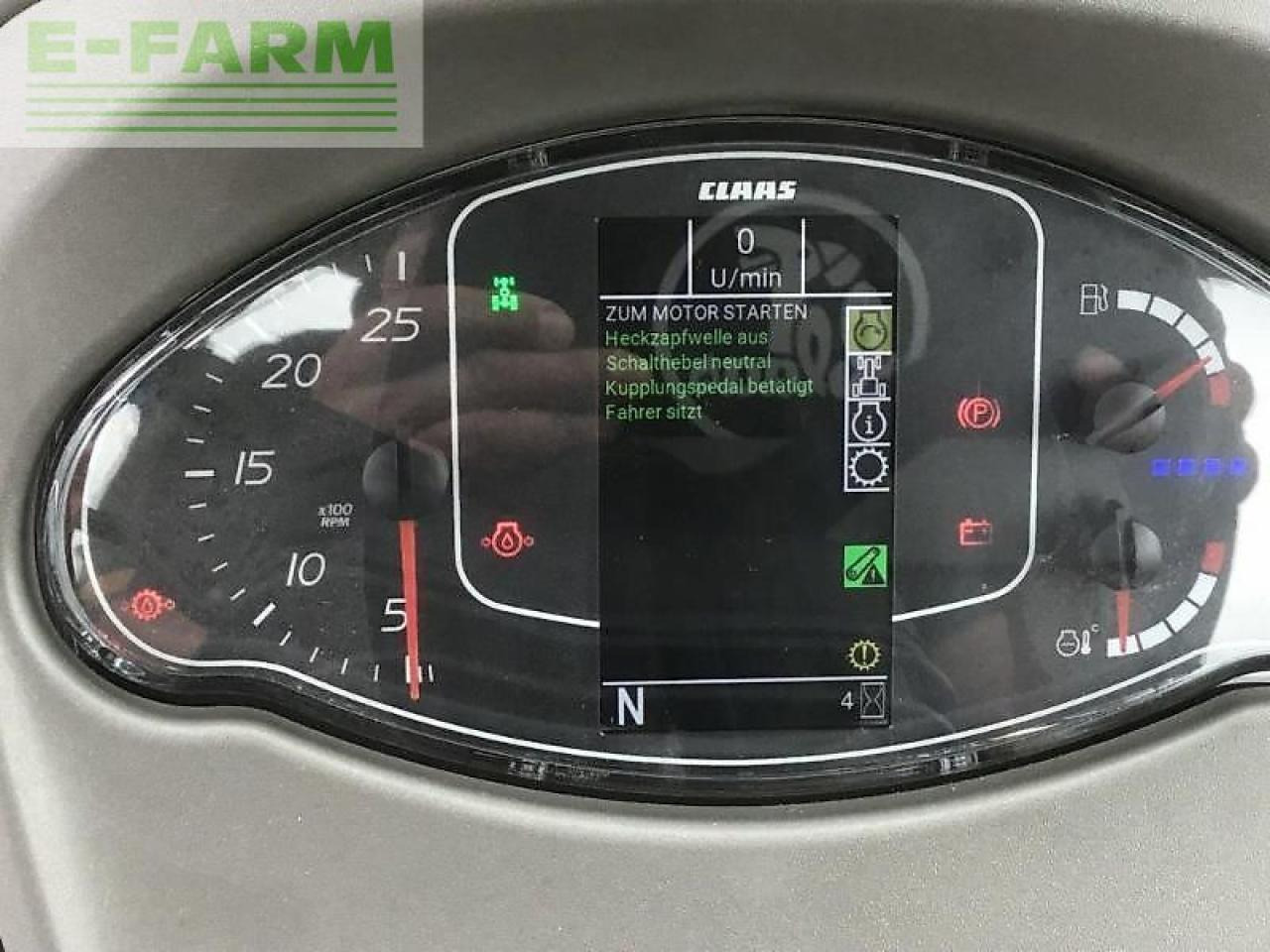 Tracteur agricole CLAAS axos 240