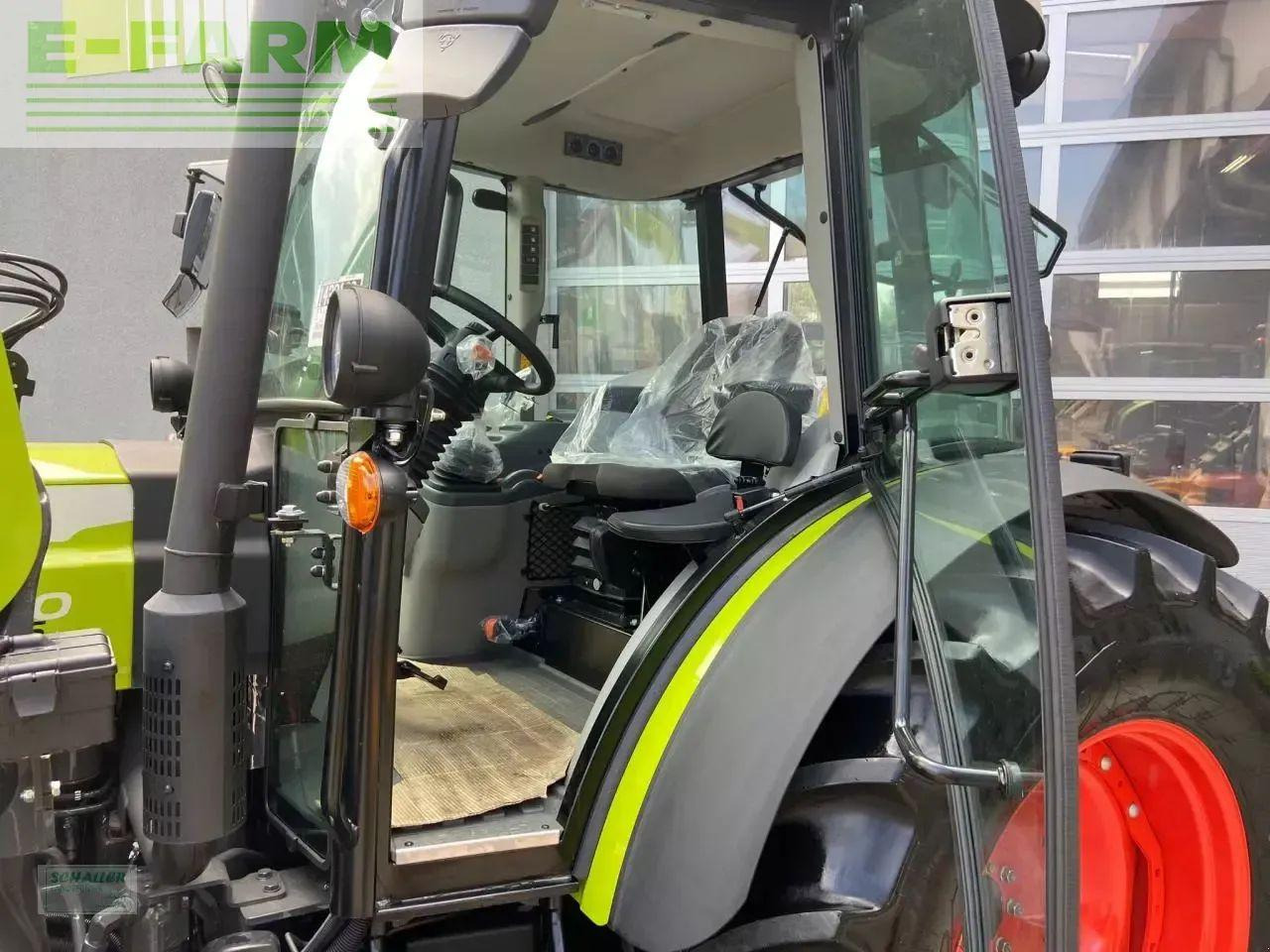 Tracteur agricole CLAAS axos 240