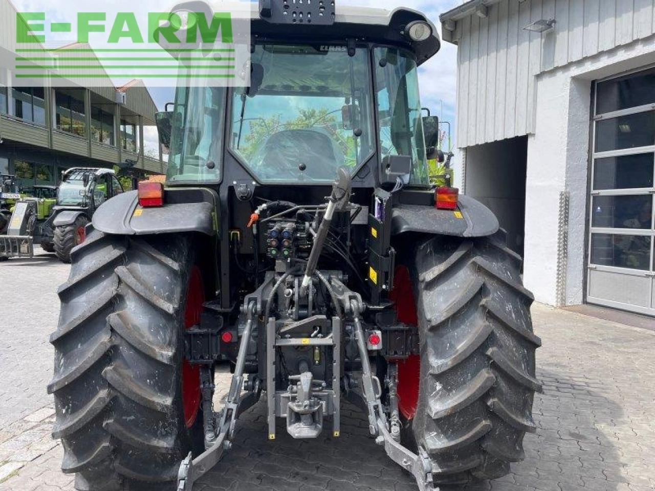 Tracteur agricole CLAAS axos 240