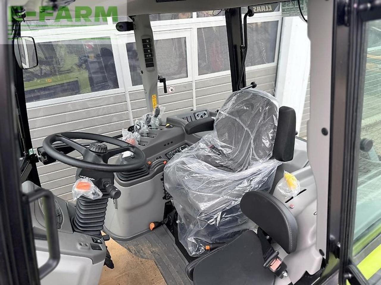 Tracteur agricole CLAAS axos 240 advanced fl-konsole