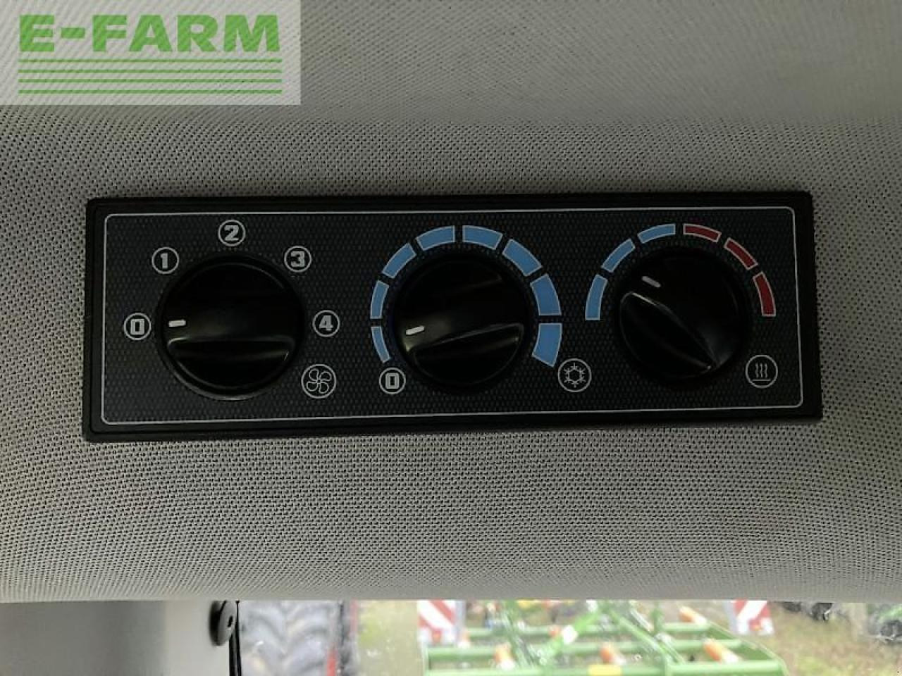 Tracteur agricole CLAAS axos 240 advanced mit fl u506