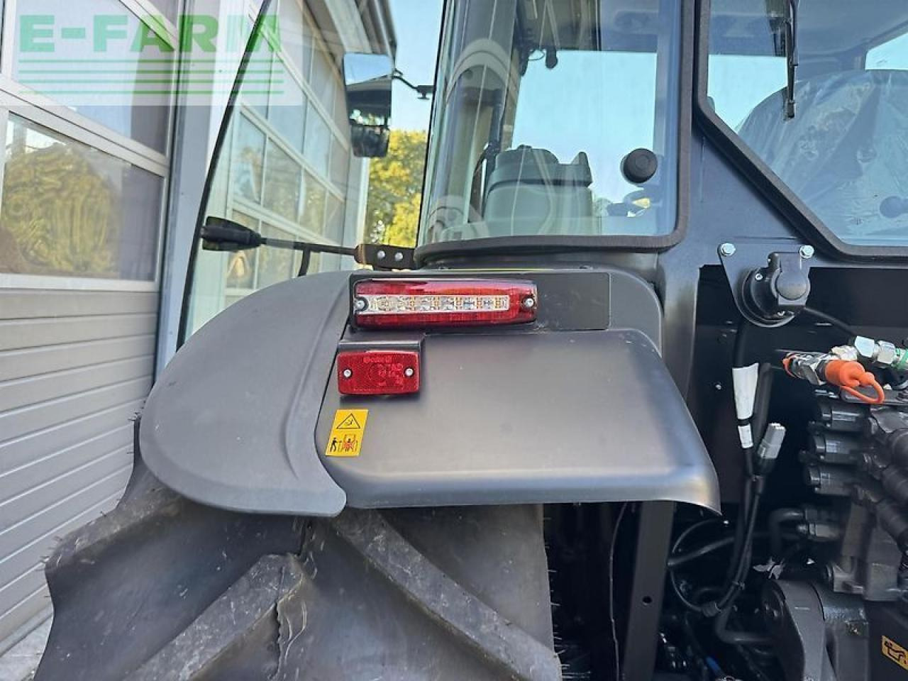 Tracteur agricole CLAAS axos 240 advanced + mx a106