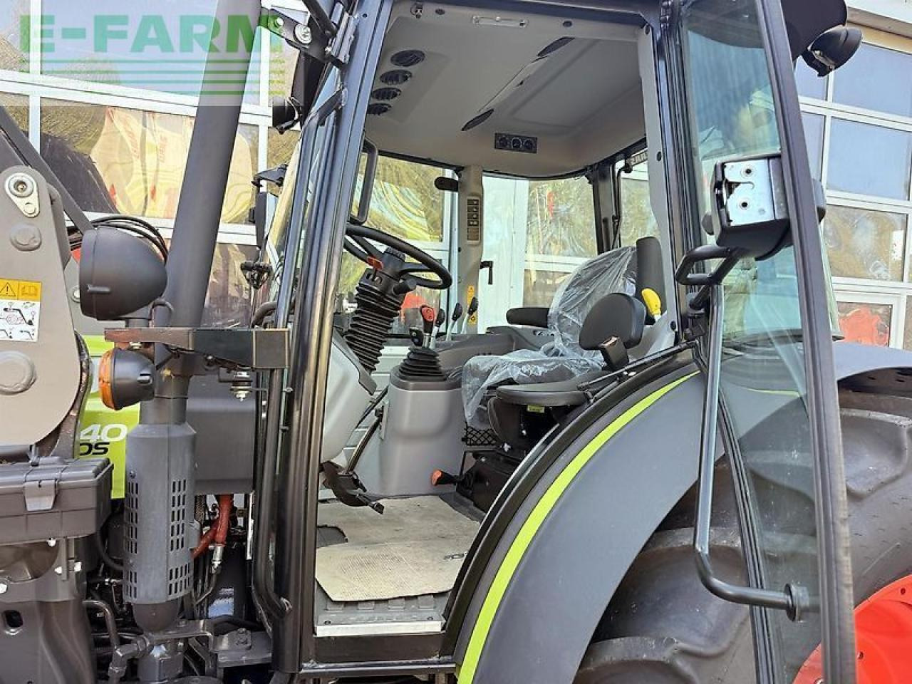 Tracteur agricole CLAAS axos 240 advanced + mx a106