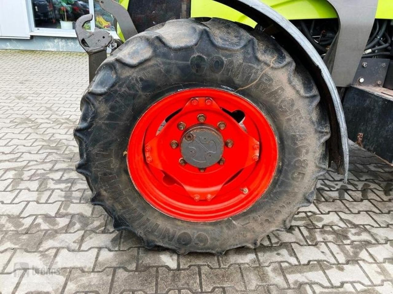 Tracteur agricole CLAAS axos 320 mit stoll frontlader