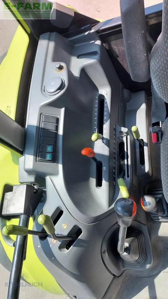 Tracteur agricole CLAAS axos 330