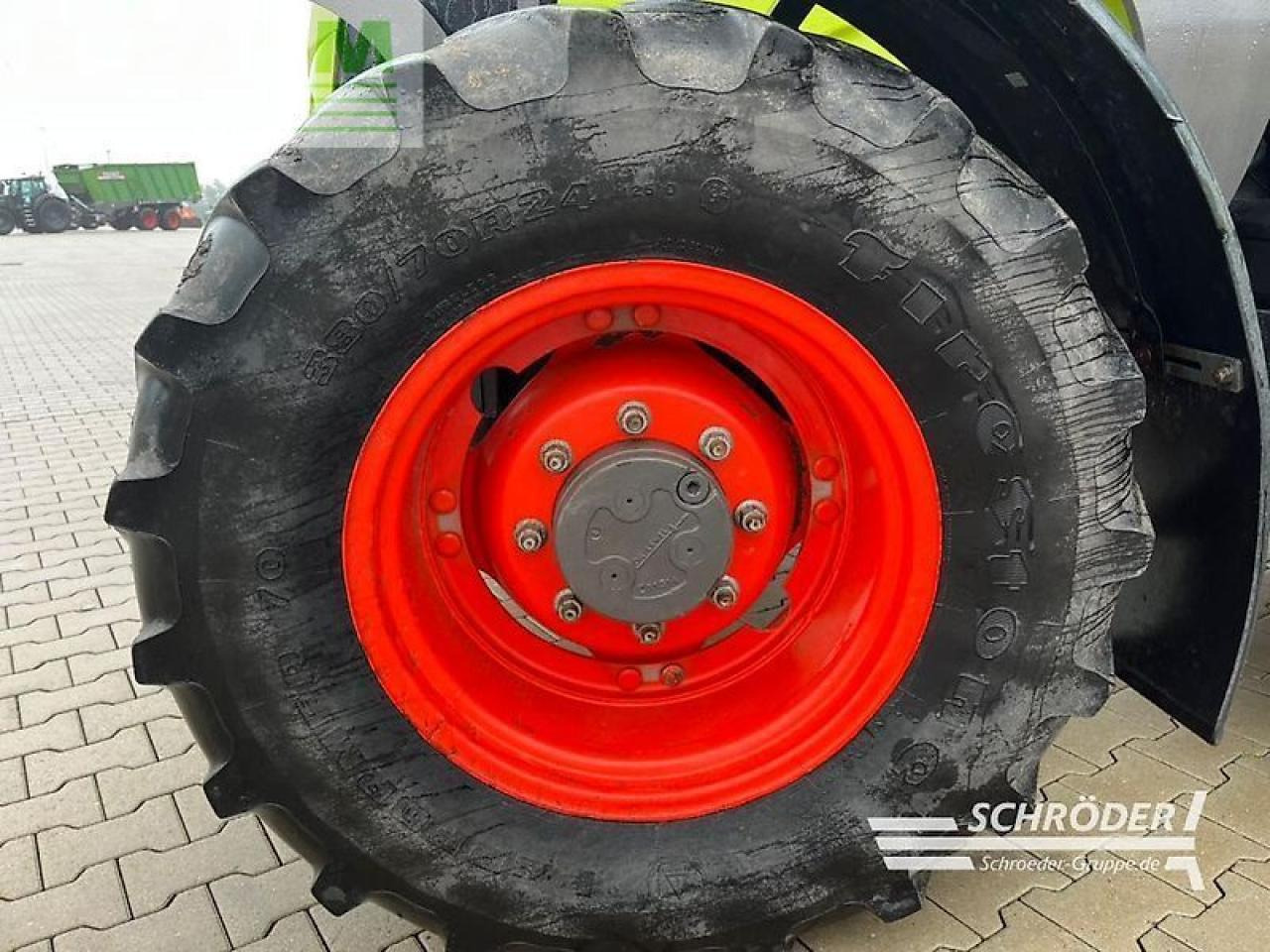 Tracteur agricole CLAAS axos 330