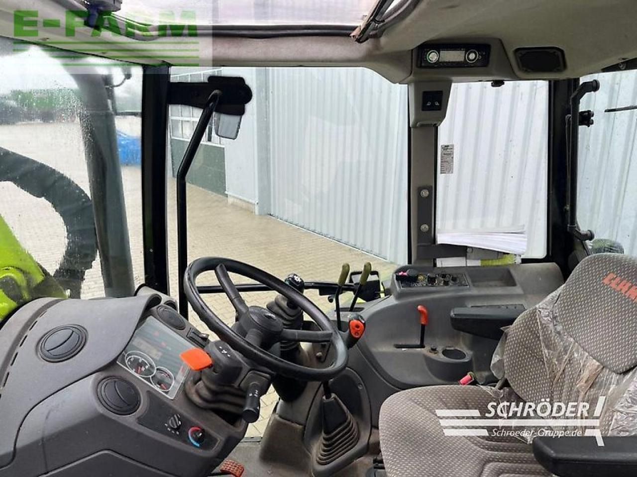 Tracteur agricole CLAAS axos 330
