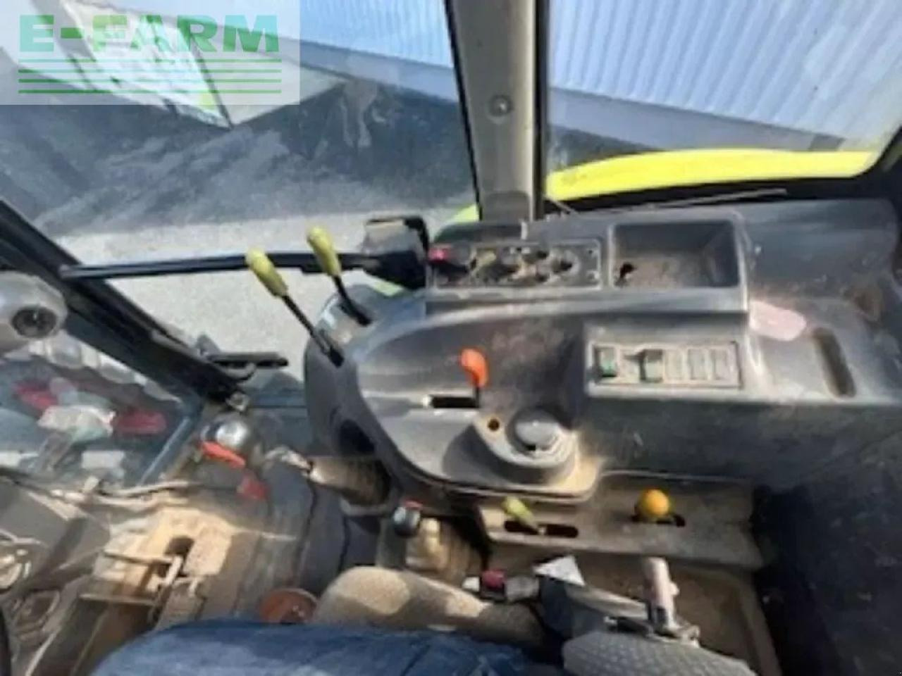 Tracteur agricole CLAAS axos 330