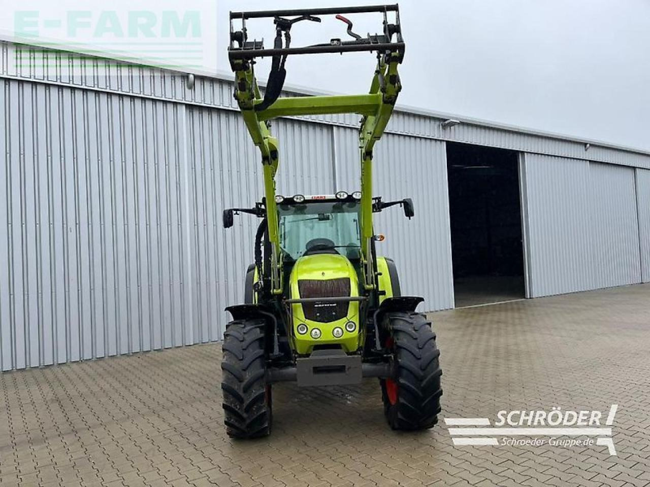 Tracteur agricole CLAAS axos 330