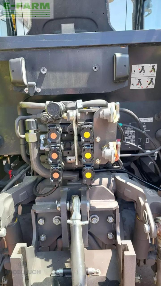 Tracteur agricole CLAAS axos 330