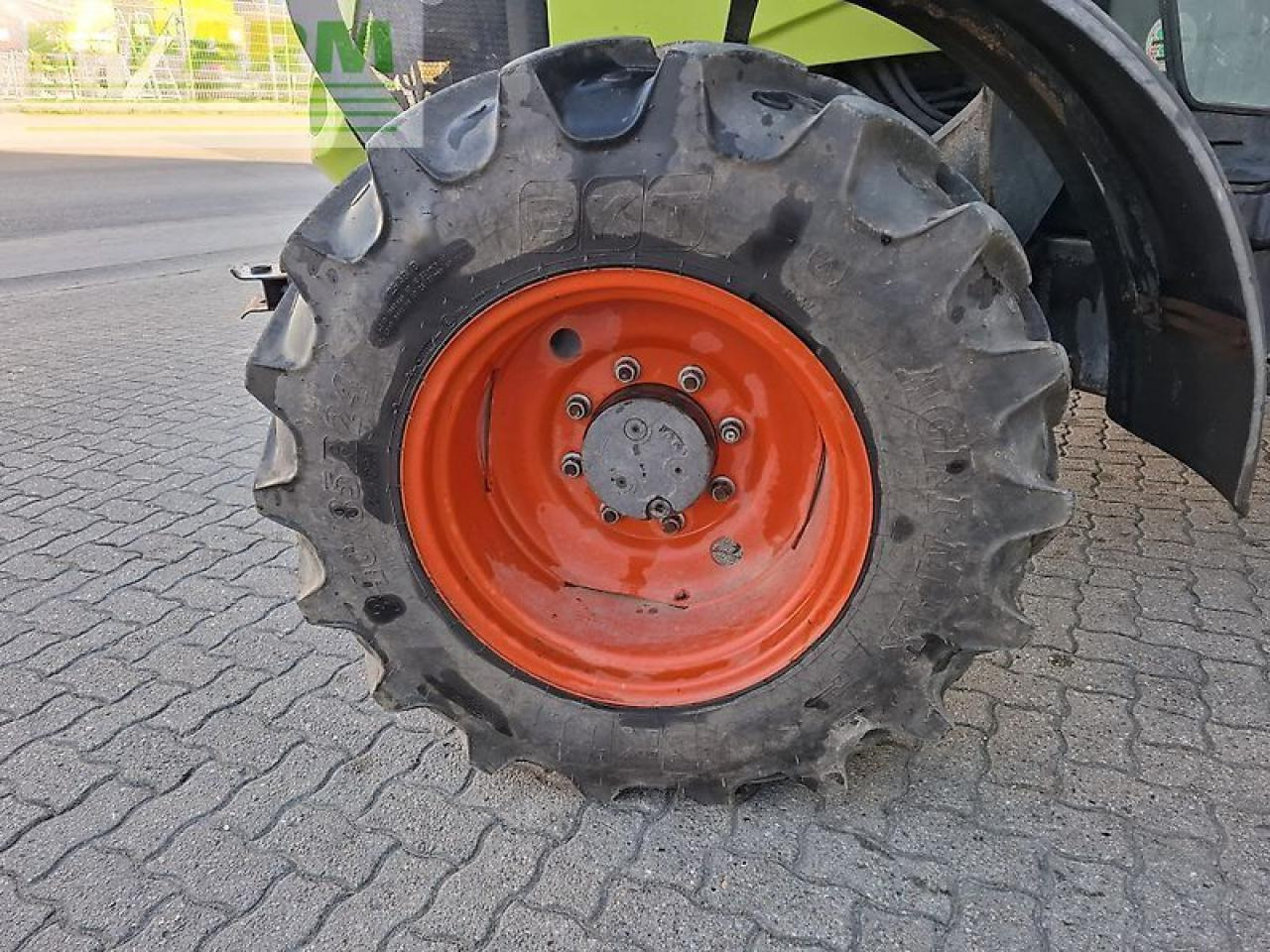 Tracteur agricole CLAAS axos 330 cx CX