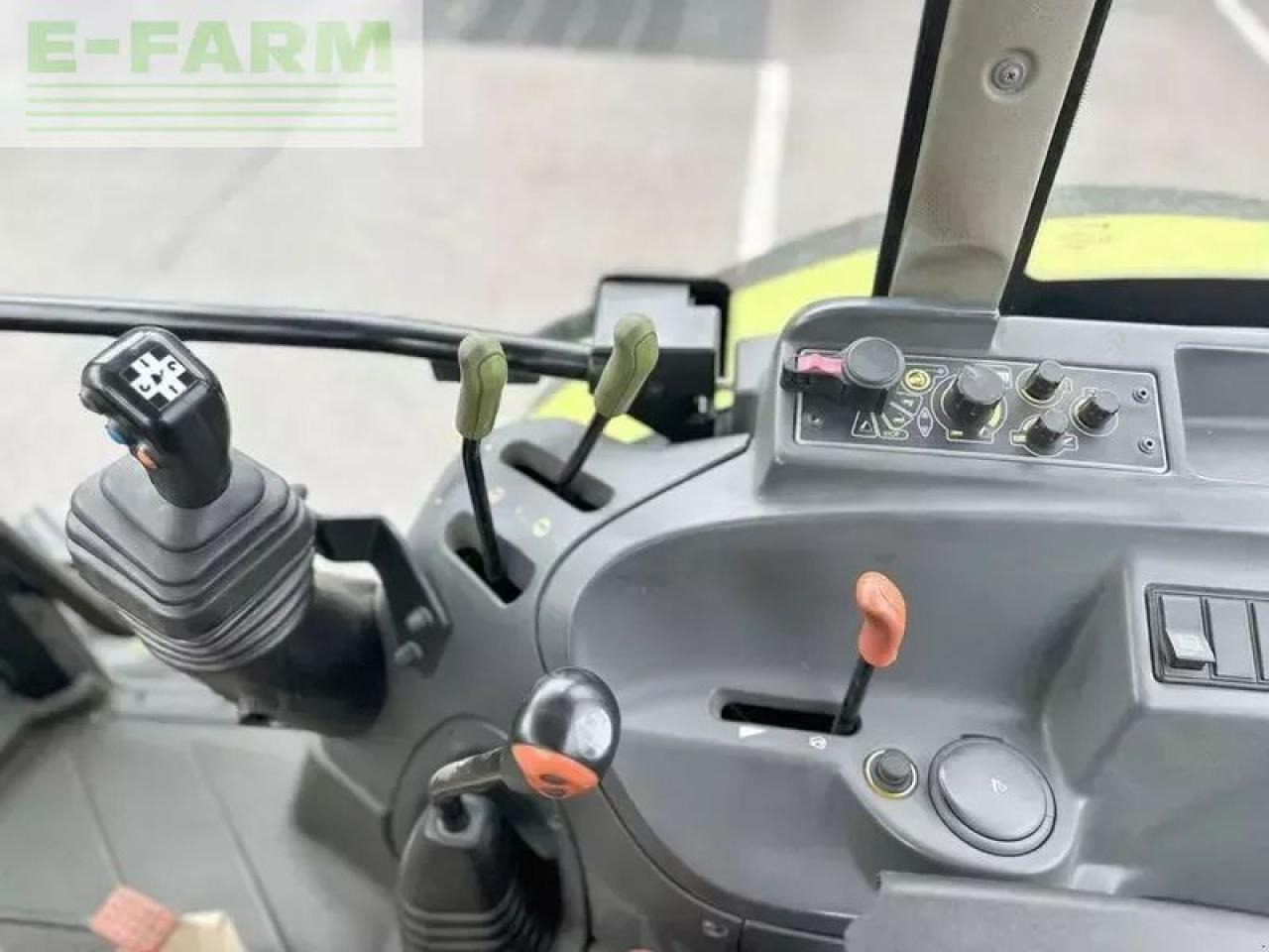 Tracteur agricole CLAAS axos 340 cx CX
