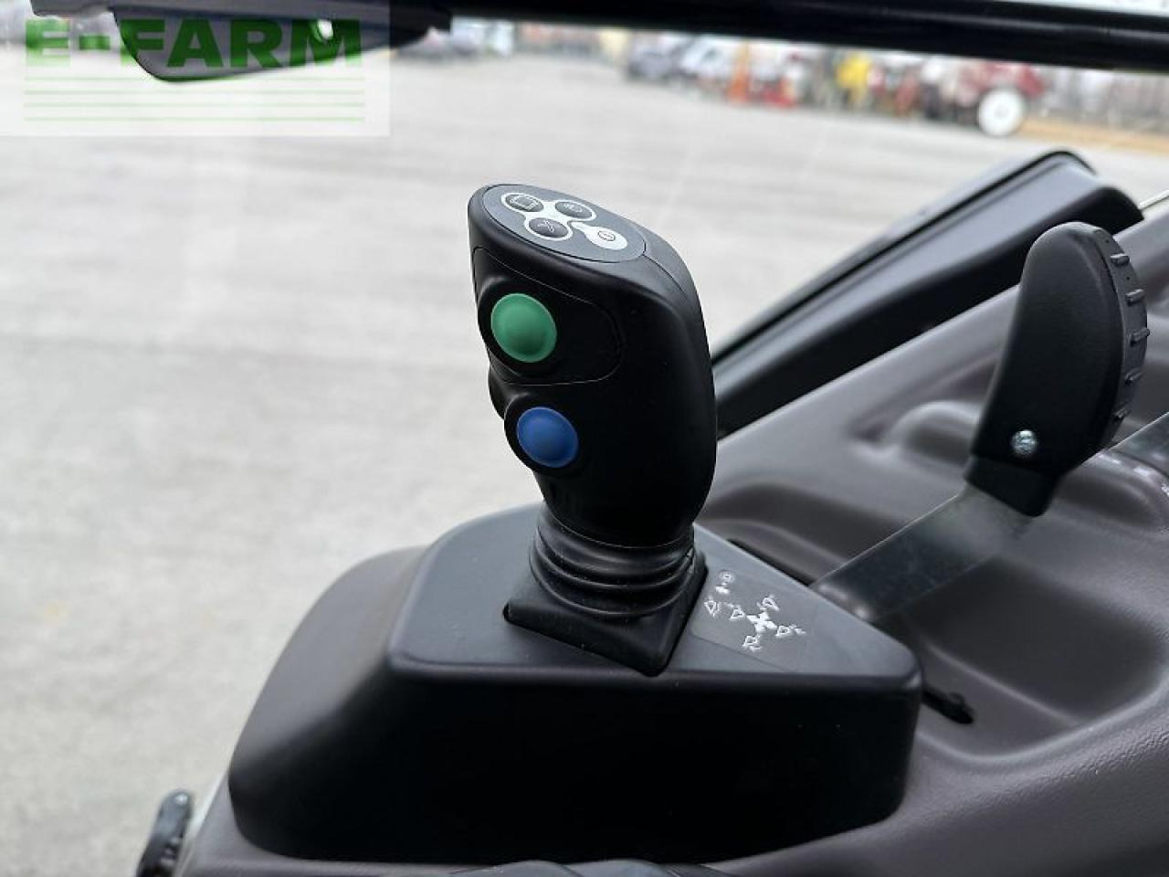 Tracteur agricole CLAAS axos 3.105