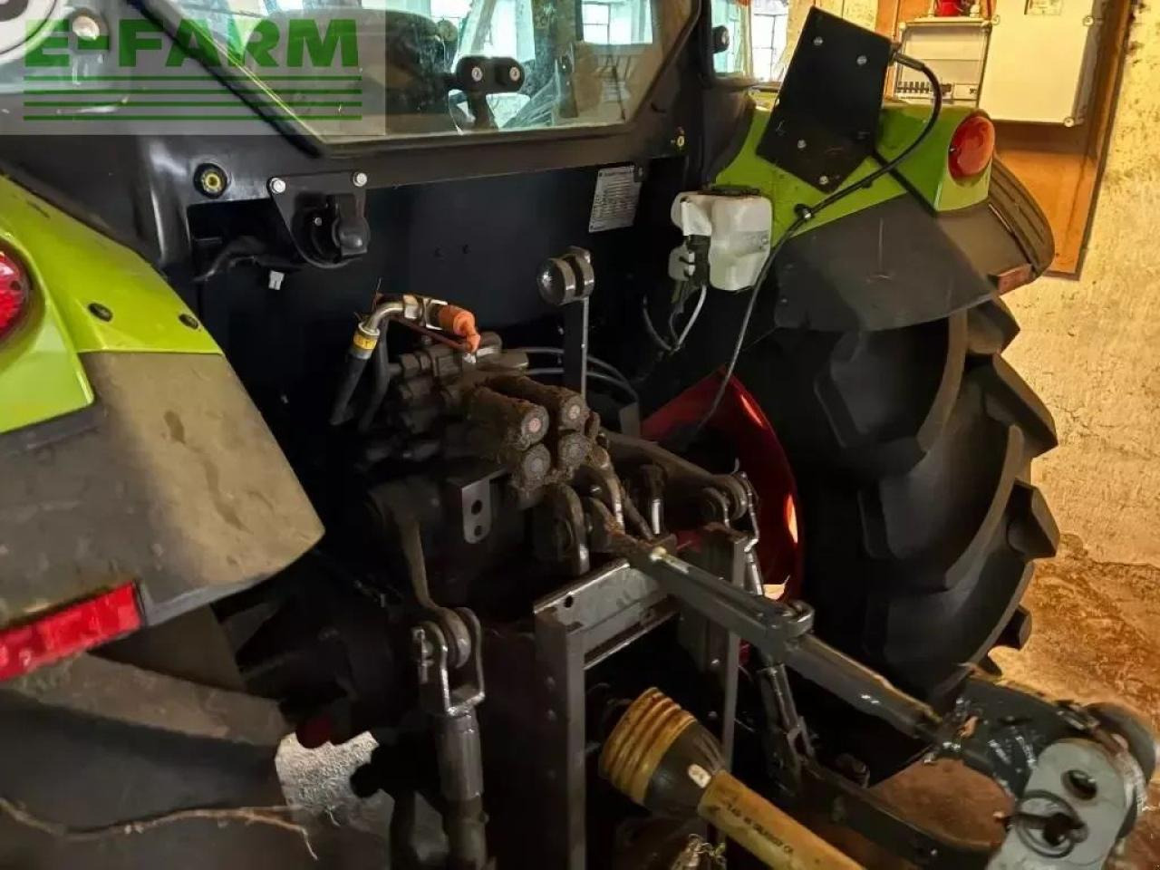 Tracteur agricole CLAAS elios 210