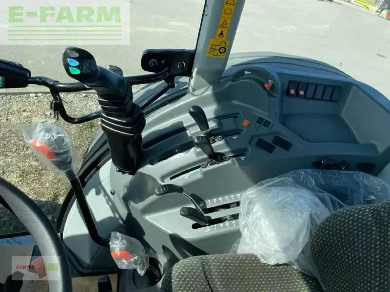 Tracteur agricole CLAAS elios 210
