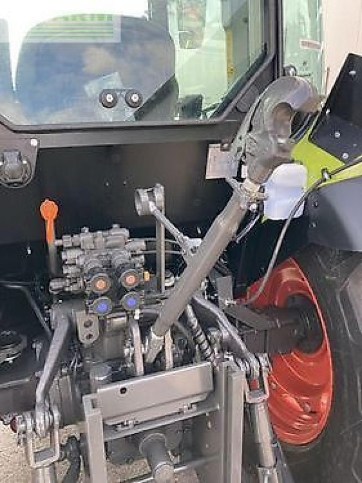 Tracteur agricole CLAAS elios 210