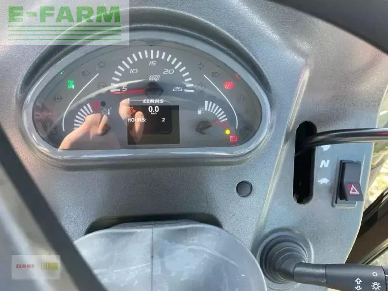 Tracteur agricole CLAAS elios 210