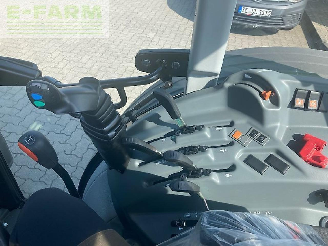 Tracteur agricole CLAAS elios 210