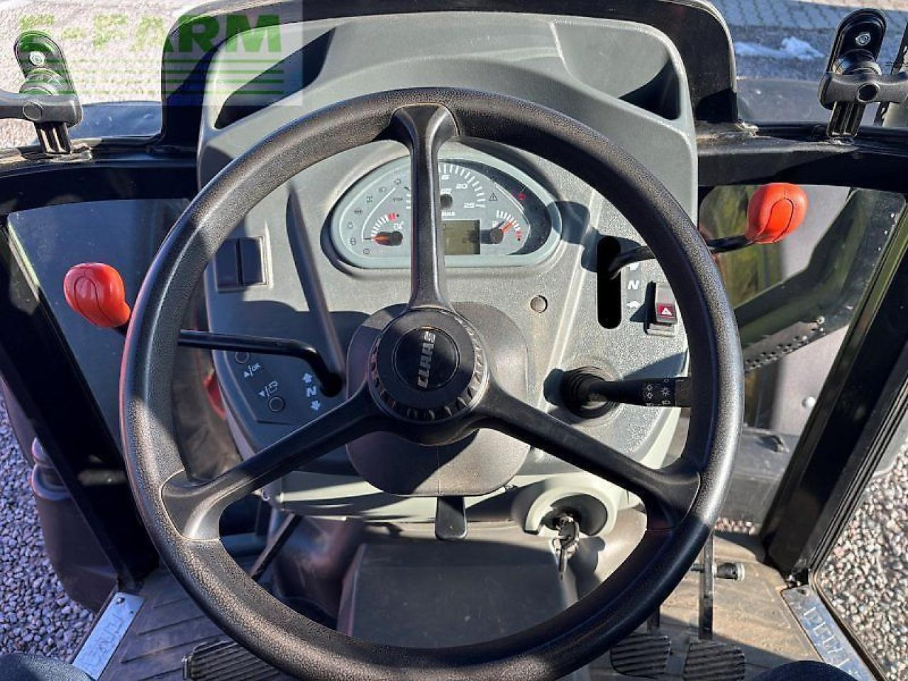 Tracteur agricole CLAAS elios 210