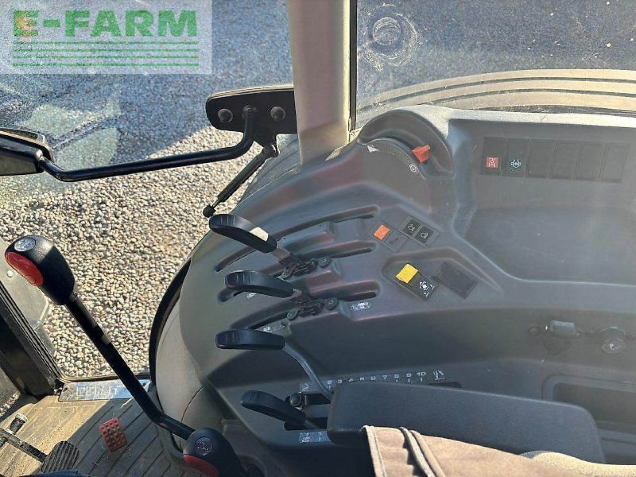 Tracteur agricole CLAAS elios 210