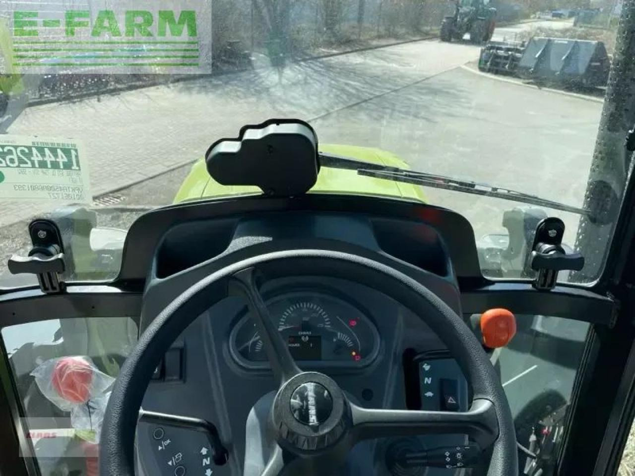 Tracteur agricole CLAAS elios 210