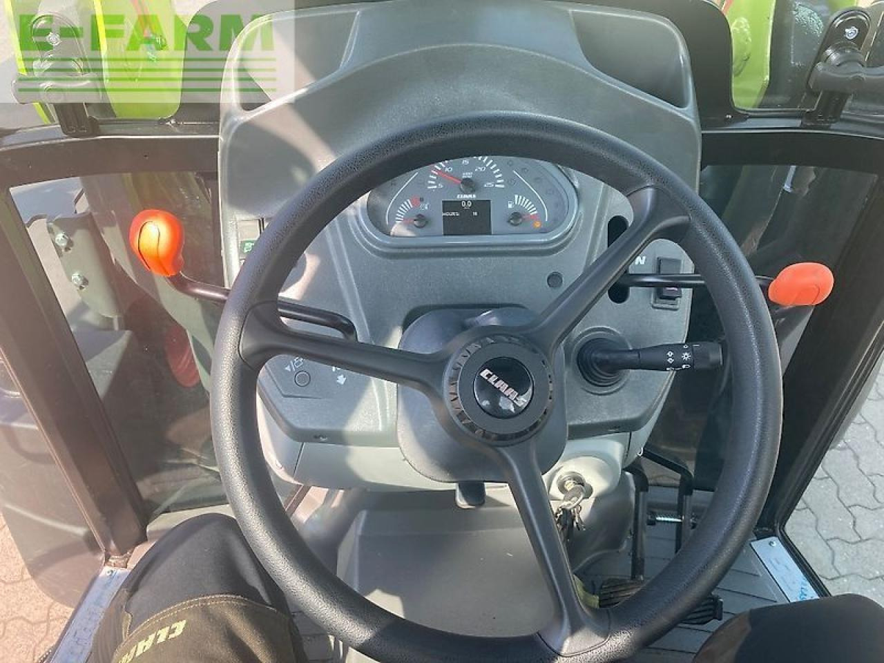 Tracteur agricole CLAAS elios 210