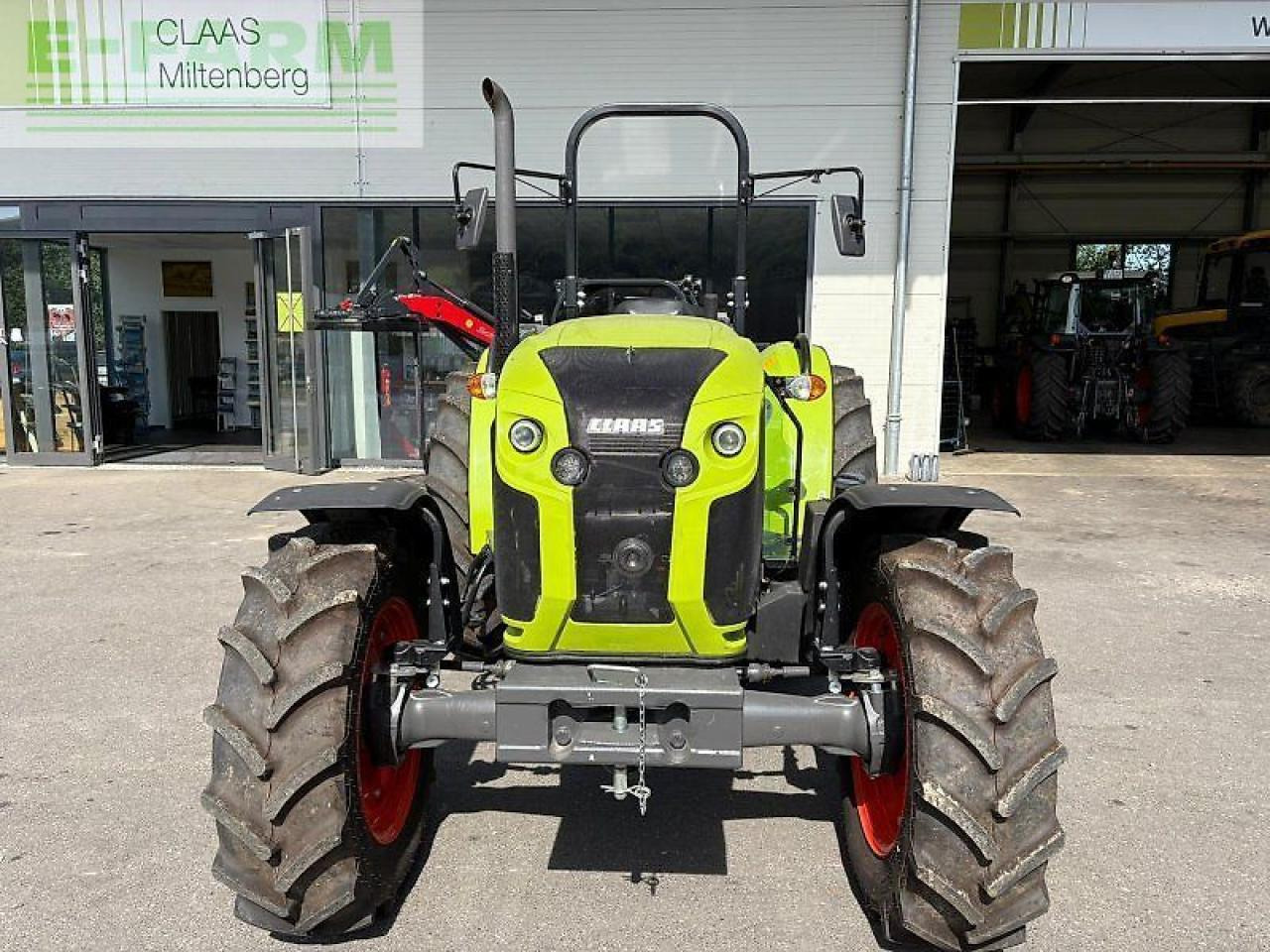 Tracteur agricole CLAAS elios 210 plattform
