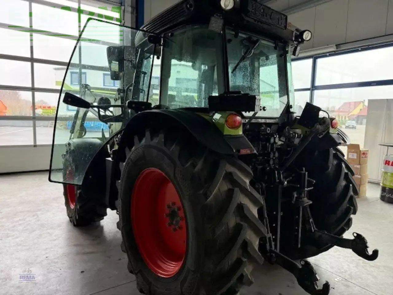 Tracteur agricole CLAAS elios 220