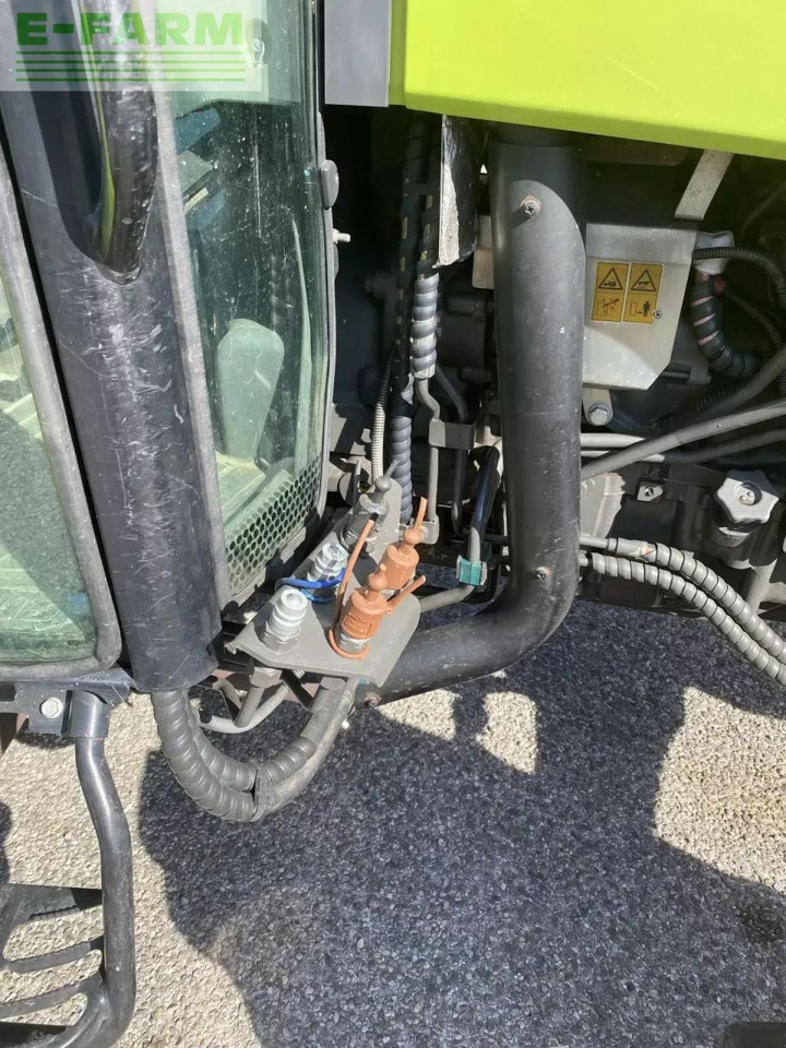 Tracteur agricole CLAAS elios 220 cabine 4rm