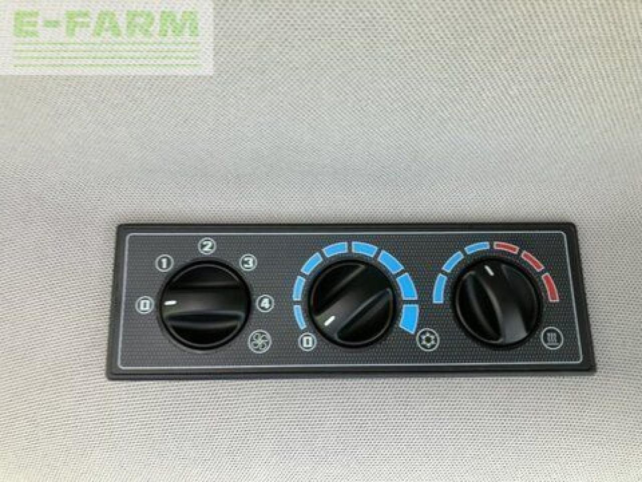 Tracteur agricole CLAAS elios 320