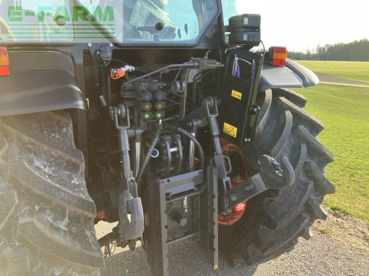 Tracteur agricole CLAAS elios 320