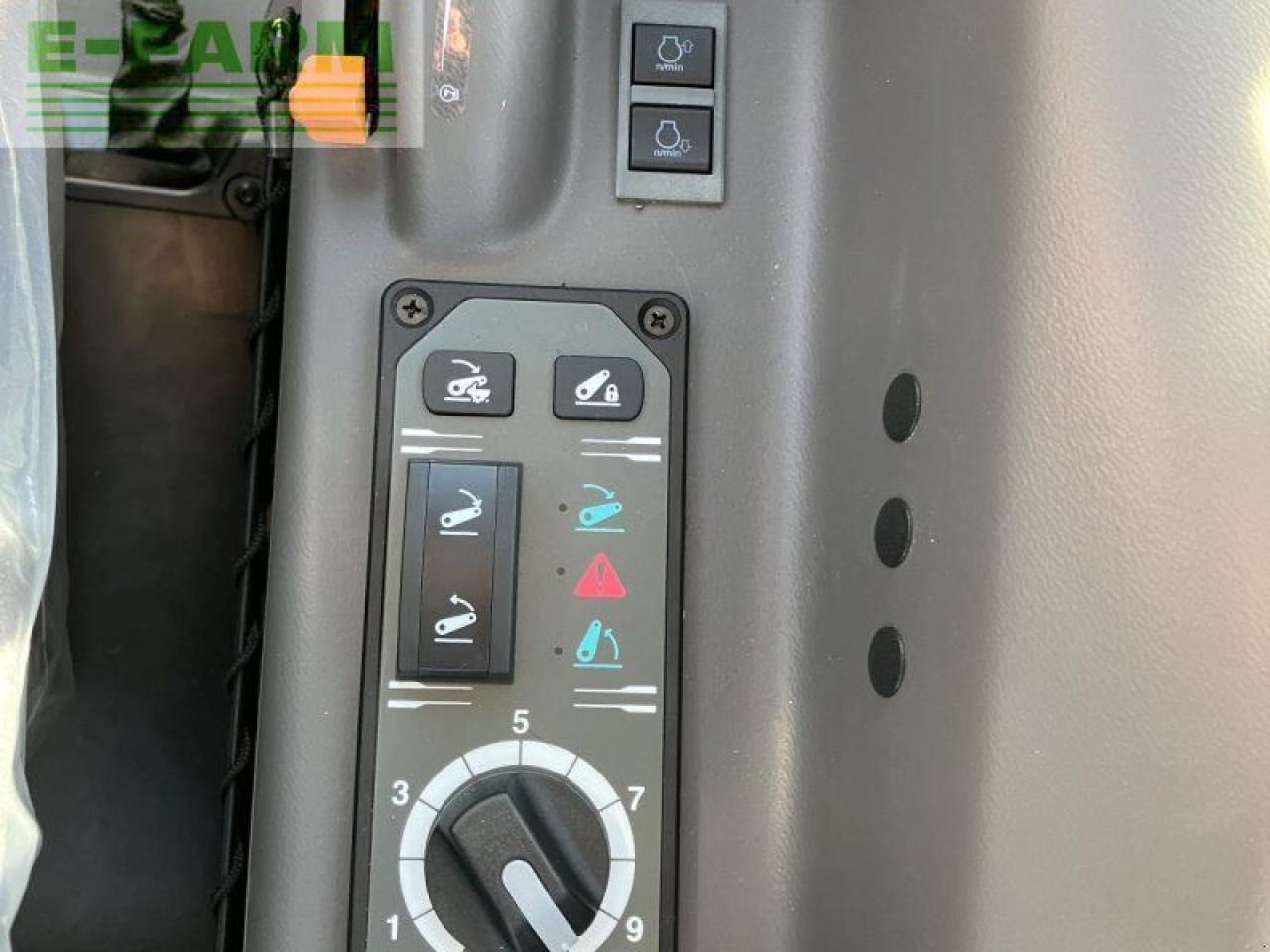 Tracteur agricole CLAAS elios 320