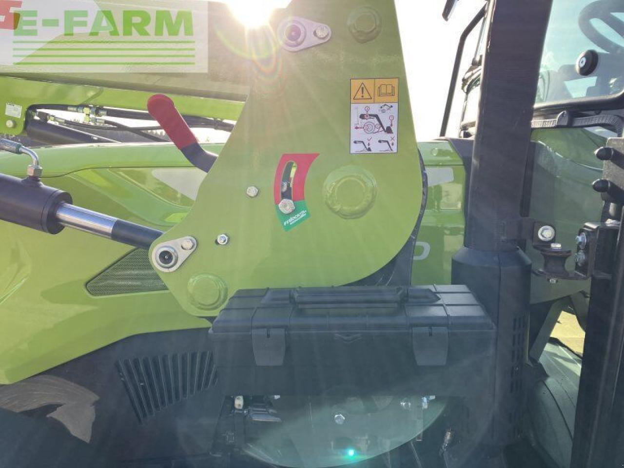 Tracteur agricole CLAAS elios 320