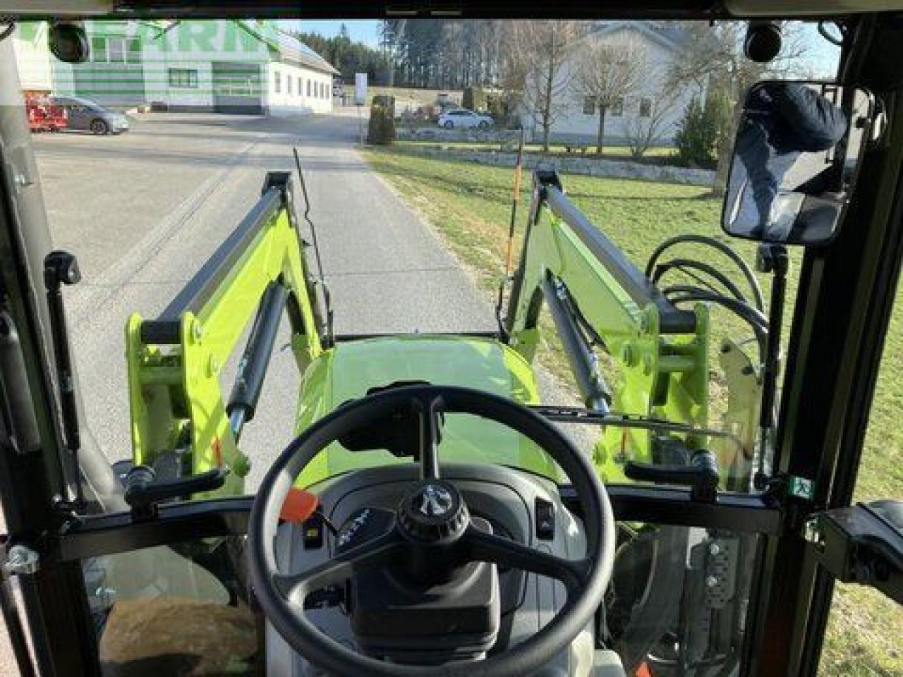 Tracteur agricole CLAAS elios 320