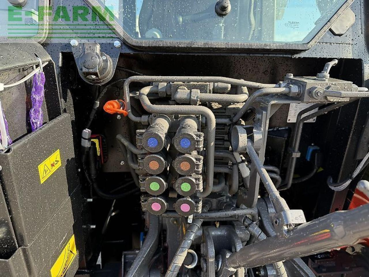 Tracteur agricole CLAAS elios 320