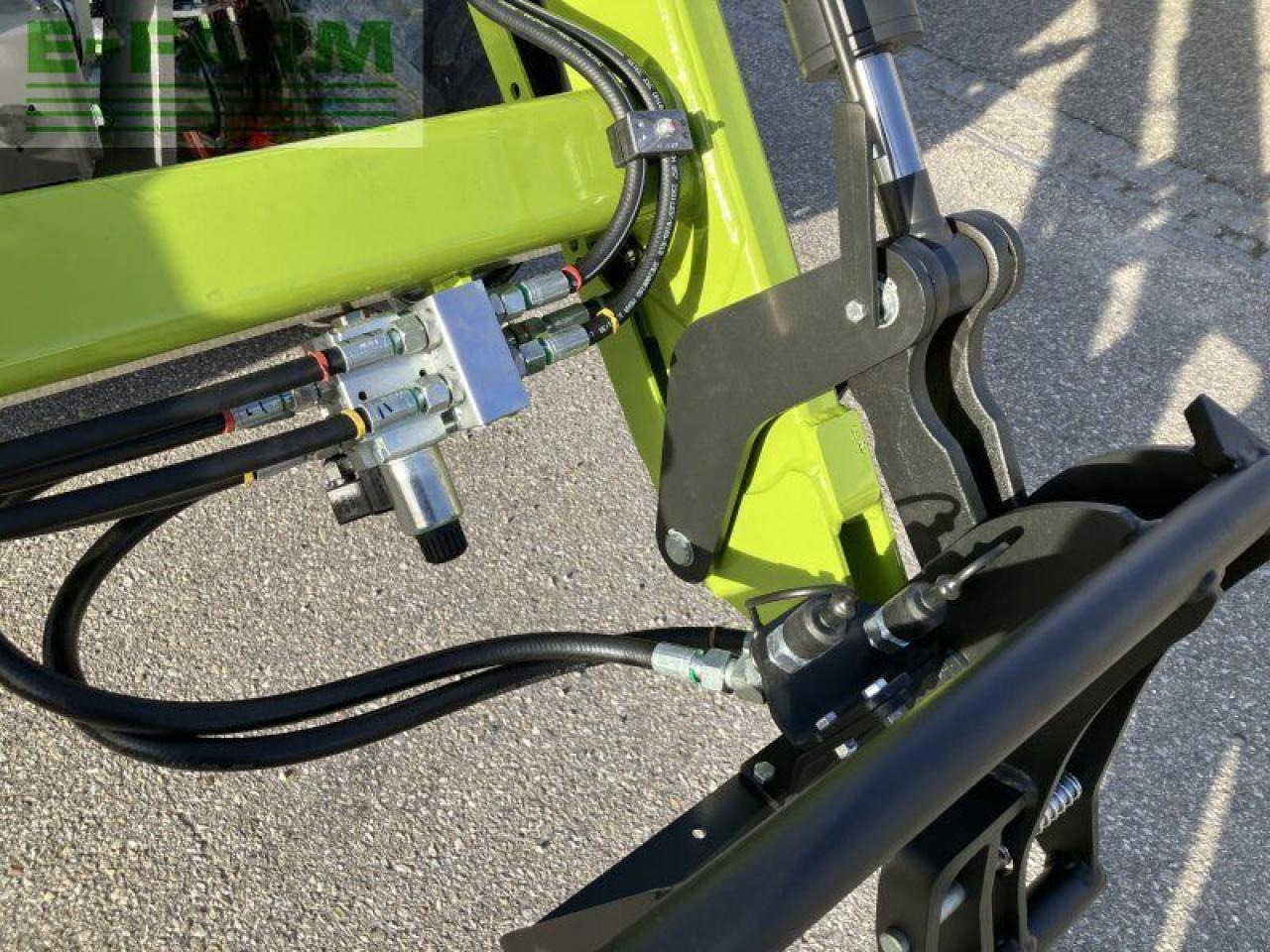 Tracteur agricole CLAAS elios 320